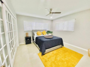 Spacious 4BR/3BA. Approx. 5 mins from Beach, Downtown, Airport, etc!